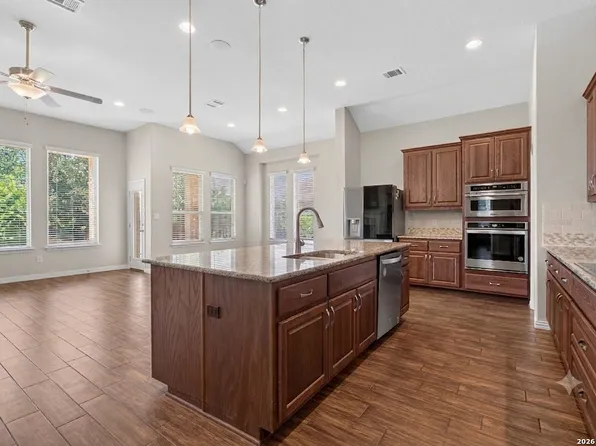 921 ACADEMY OAKS DR, San Marcos, TX 78666