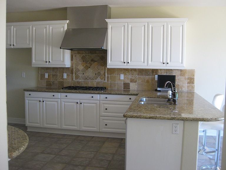 2nd image of 2353 Brant St
