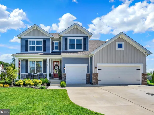 822 Redwood Dr, Westminster, MD 21157