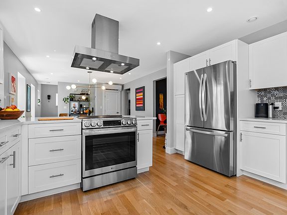 5th image of 156-160 Highland St #156