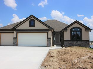 4209 Lake Crest Ct, Saint Joseph, MO 64505
