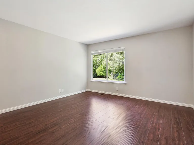 866 Woodland Ct — Photo 25