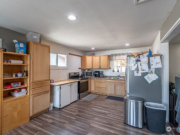 5th image of 573 S Grand Drive