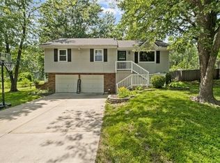 402 17th Ave N, Greenwood, MO 64034