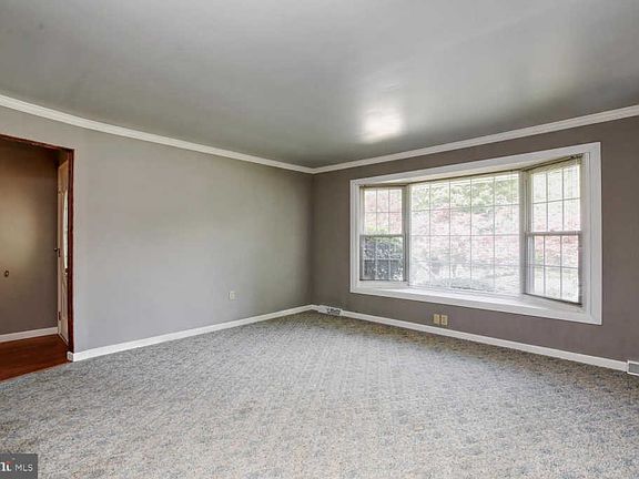 5th image of 732 W Birchtree Ln