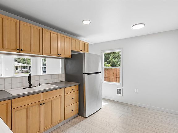 3rd image of 6019 N Stevens St