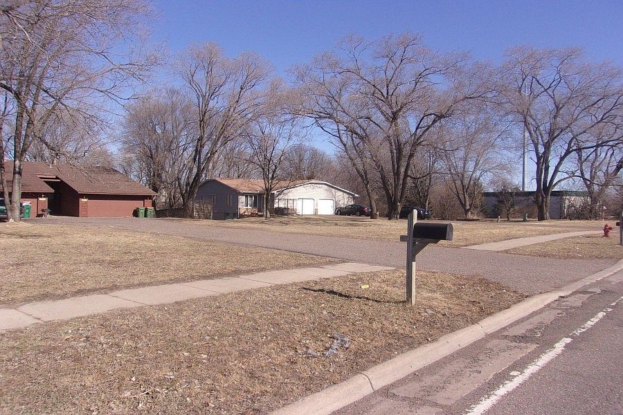 2nd image of 925 93rd Ave NW