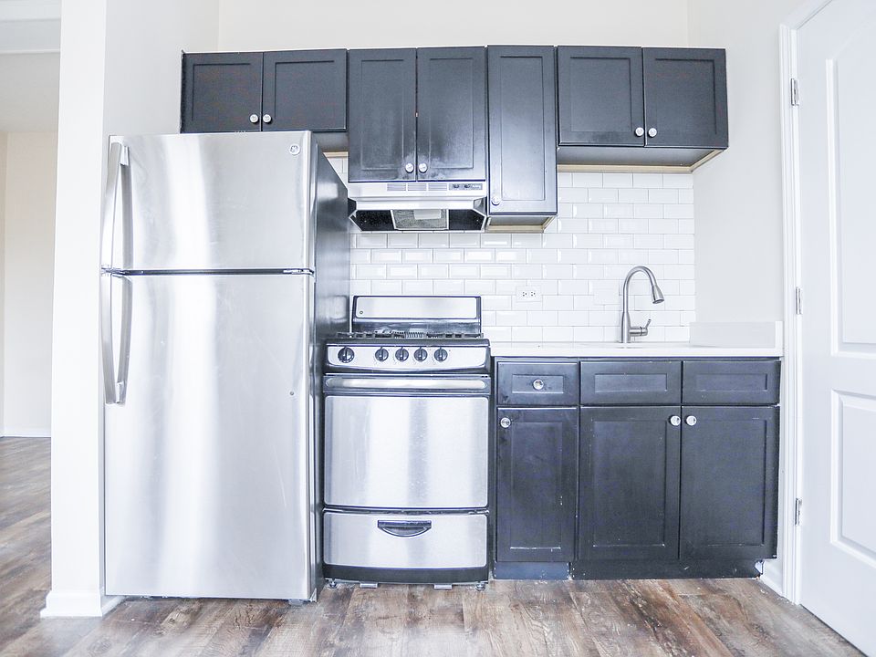 1st image of 1248 W Montrose Hbr #221