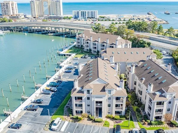 405 Harbour Pt APT 305, Virginia Beach, VA 23451