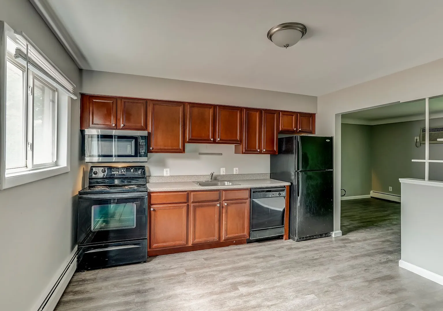 649 Maple Rd — Photo 2