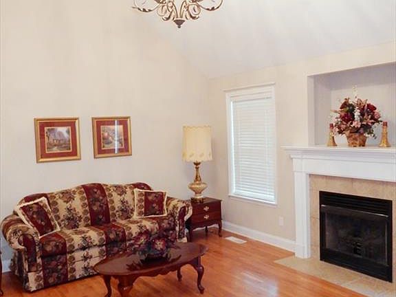 4th image of 104 Willowbrook Dr