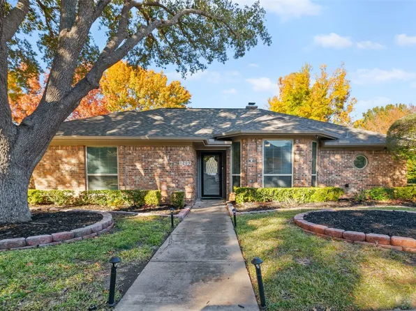 1209 Medford Dr, Bedford, TX 76021