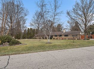 1902 Dawn Ridge Rd, Commerce Township, MI 48390