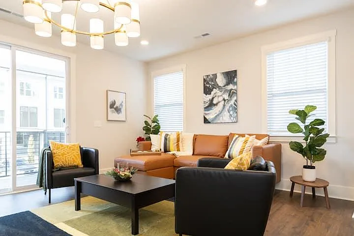 1122 N Alexander St — Photo 3