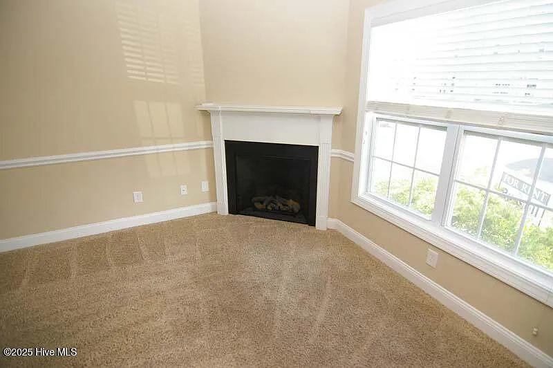 2 bed, 1.5 bath, $1,350 — Photo 4