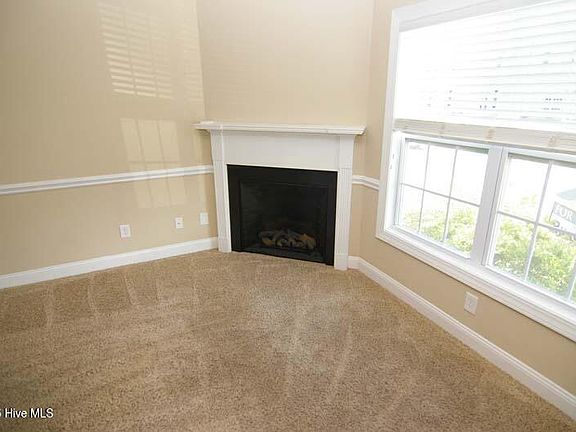 4th image of 100 Chandler Dr APT D