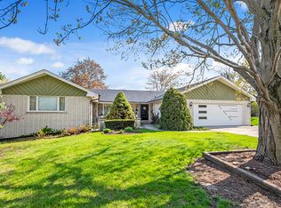 102 W Constance Ave, Countryside, IL 60525