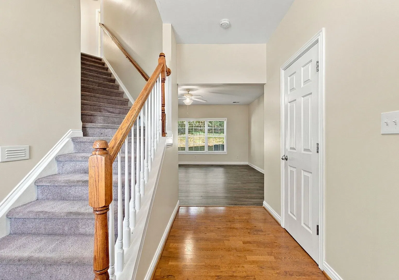 Beautiful Single Family Home w/ 2-Car Garage; Jacuzzi, Walk-In Closets, All Electric! — Photo 3