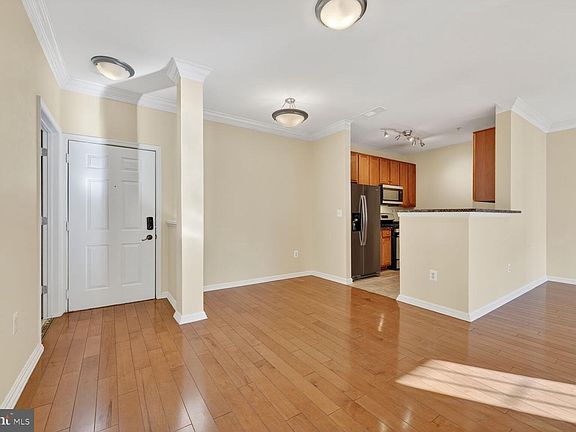 4th image of 4862 Eisenhower Ave Unit 373