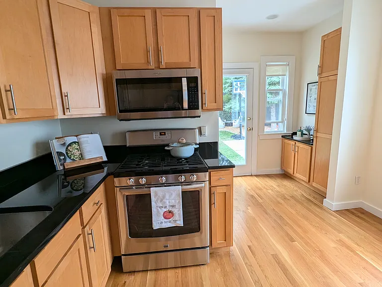 106 Franklin St — Photo 12