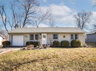 9237 Cottonwood St, Lenexa, KS 66215