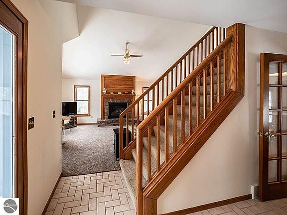 4th image of 755 Huron Hills Dr