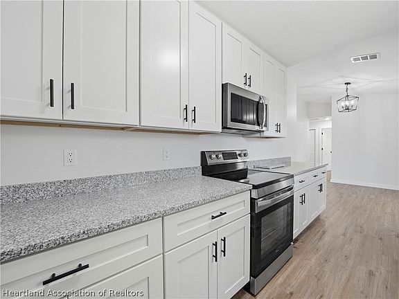 5th image of 2124 N Highlands Blvd