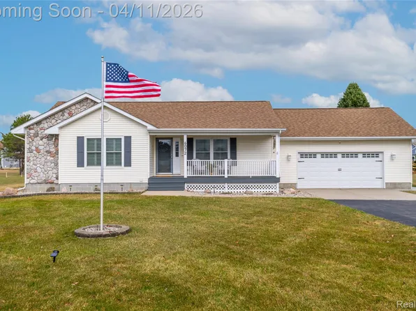 6072 Fish Lake Rd, North Branch, MI 48461