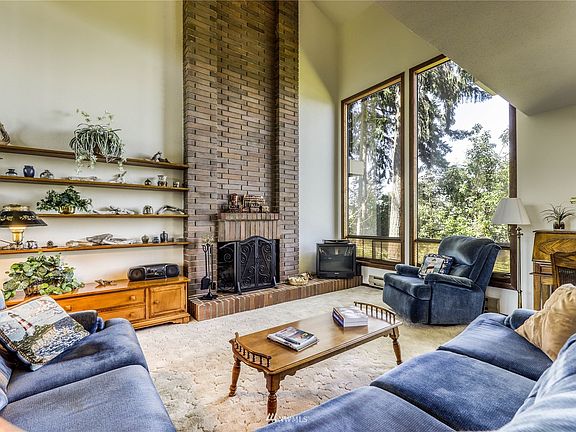 The living areas all enjoy abundant natural light from the massive windows.  >