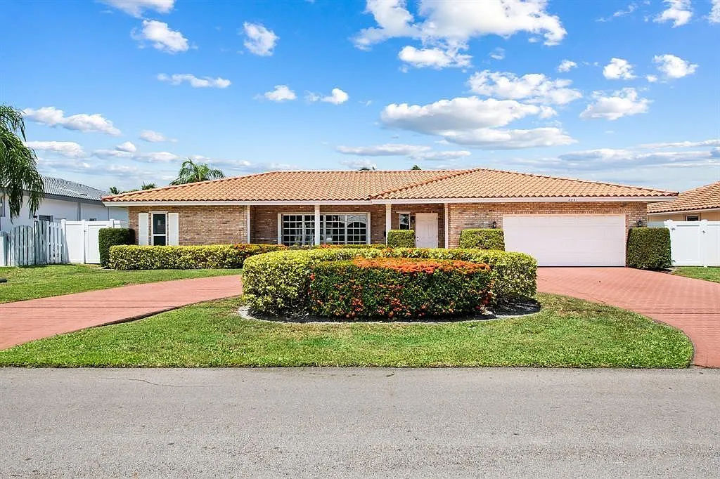 3 bed, 2.0 bath, 1972 sqft, $7,995 — Photo 1
