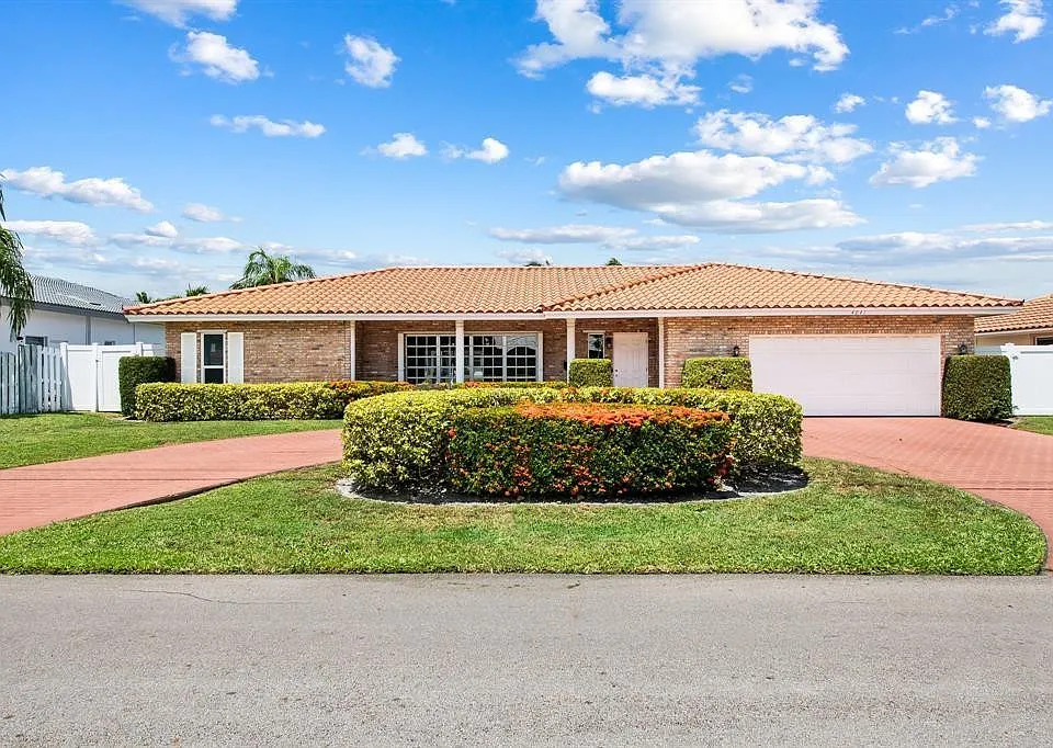 4041 NE 27th Ter