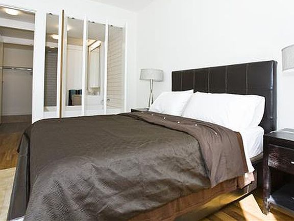 5th image of 15 William St #21G