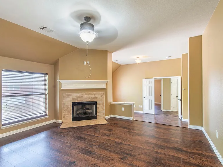 1169 London Dr — Photo 14