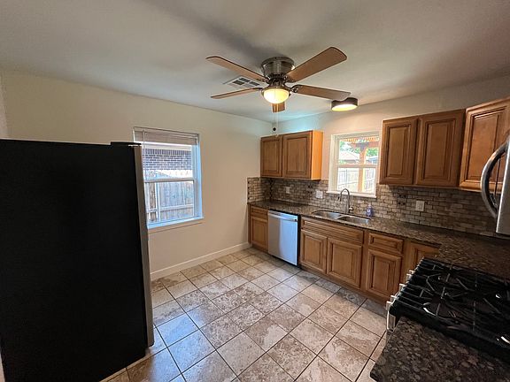 5th image of 137 W Rose Dr