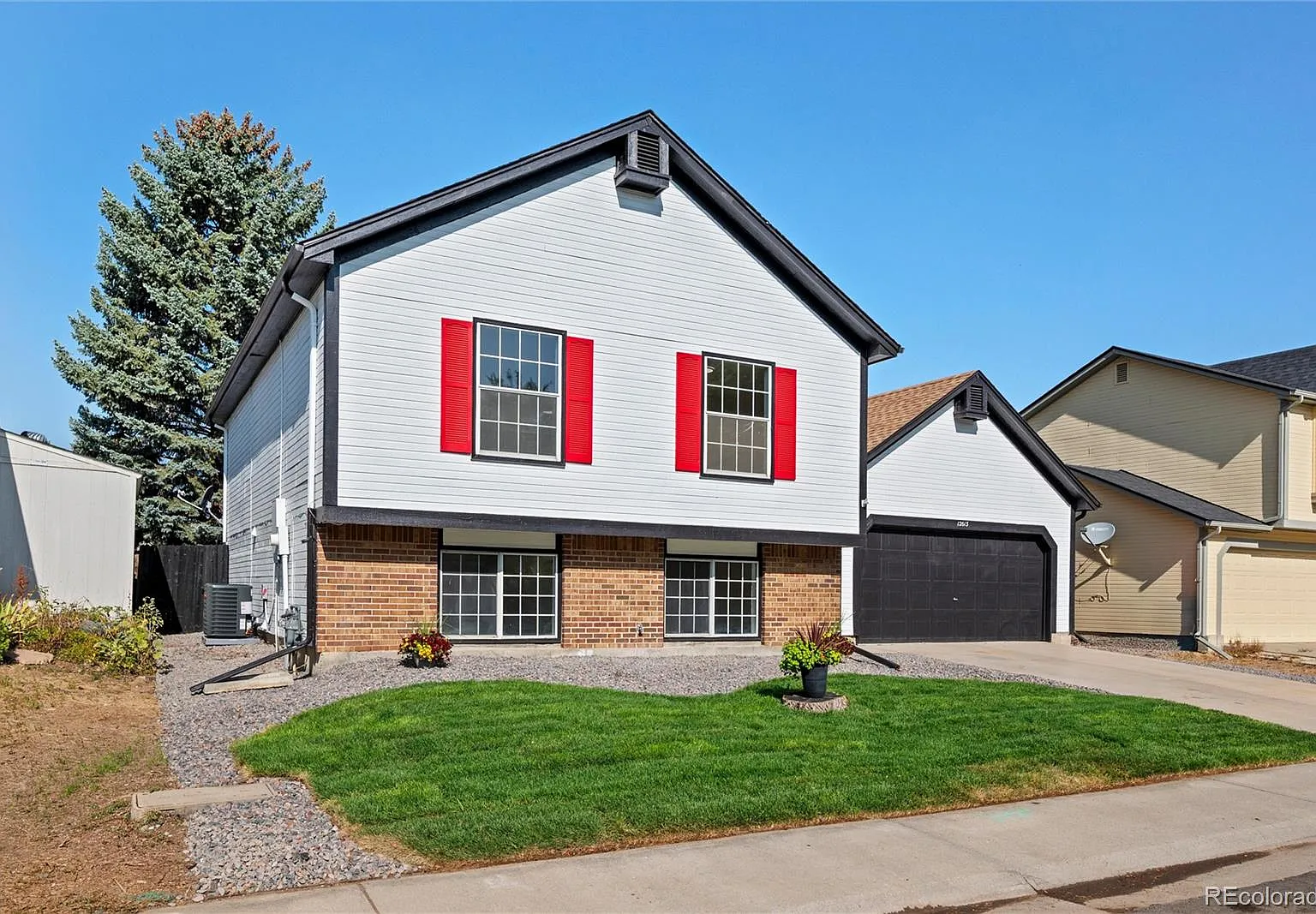 4 bed, 2.0 bath, 1821 sqft, $2,500 — Photo 1