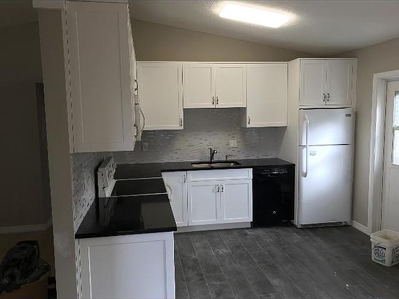 5th image of 624 W Ocean Ave