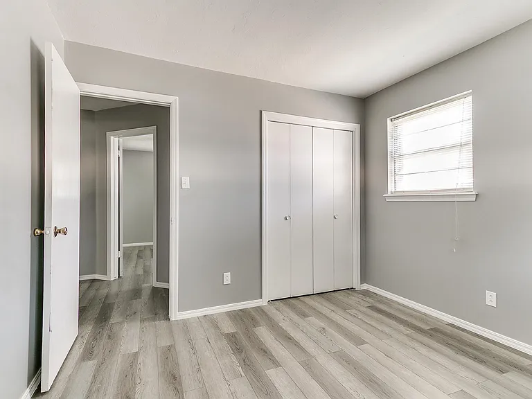 4405 N Chapman Ave — Photo 5
