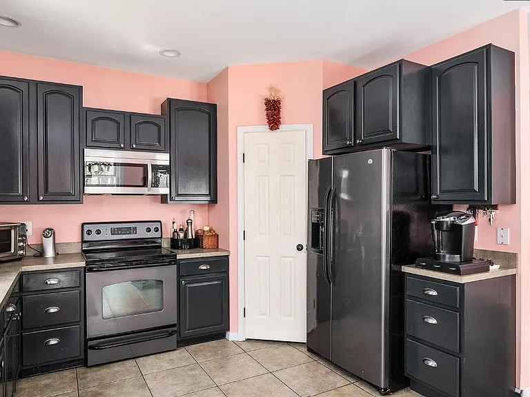 1097 Underwood Rd — Photo 15