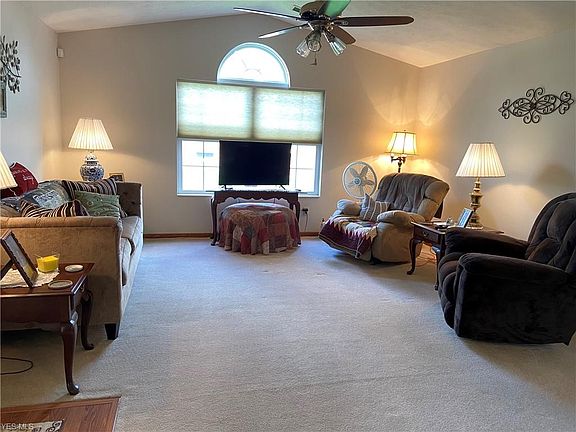4th image of 905 Briarcrest Ln