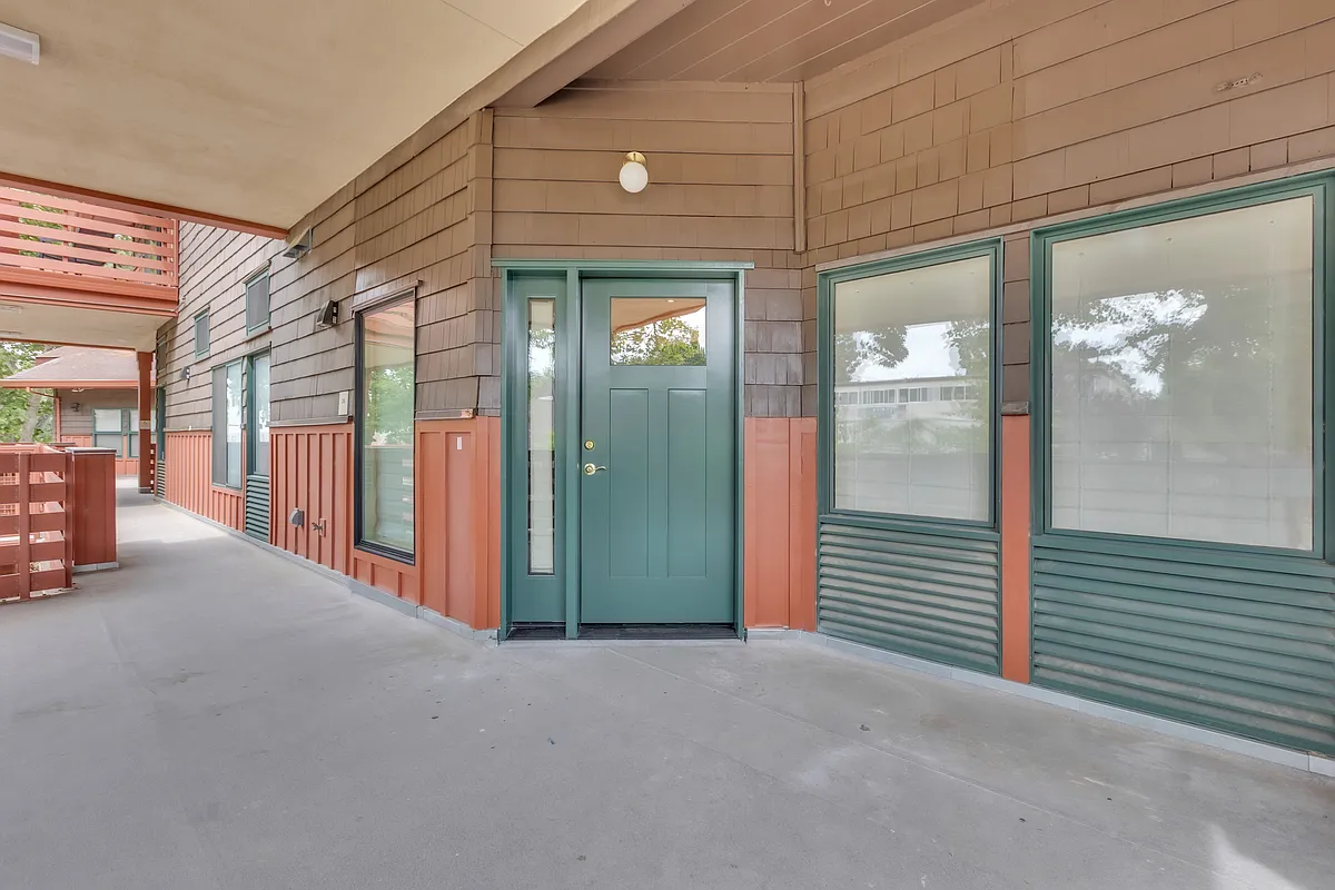 Building Photo - 207 3rd St #230A