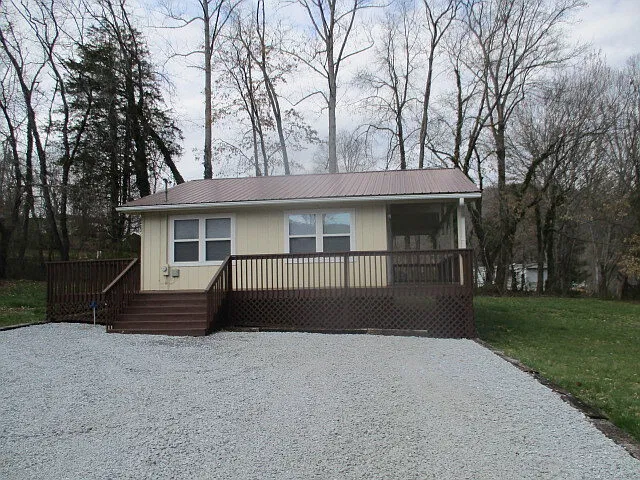 2 bed, 1.0 bath, 768 sqft, $1,000 — Photo 1