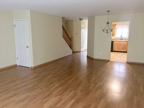 3rd image of 1102 Somerset Knl