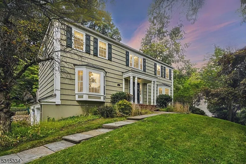 31 Ellsworth Ave photo 1