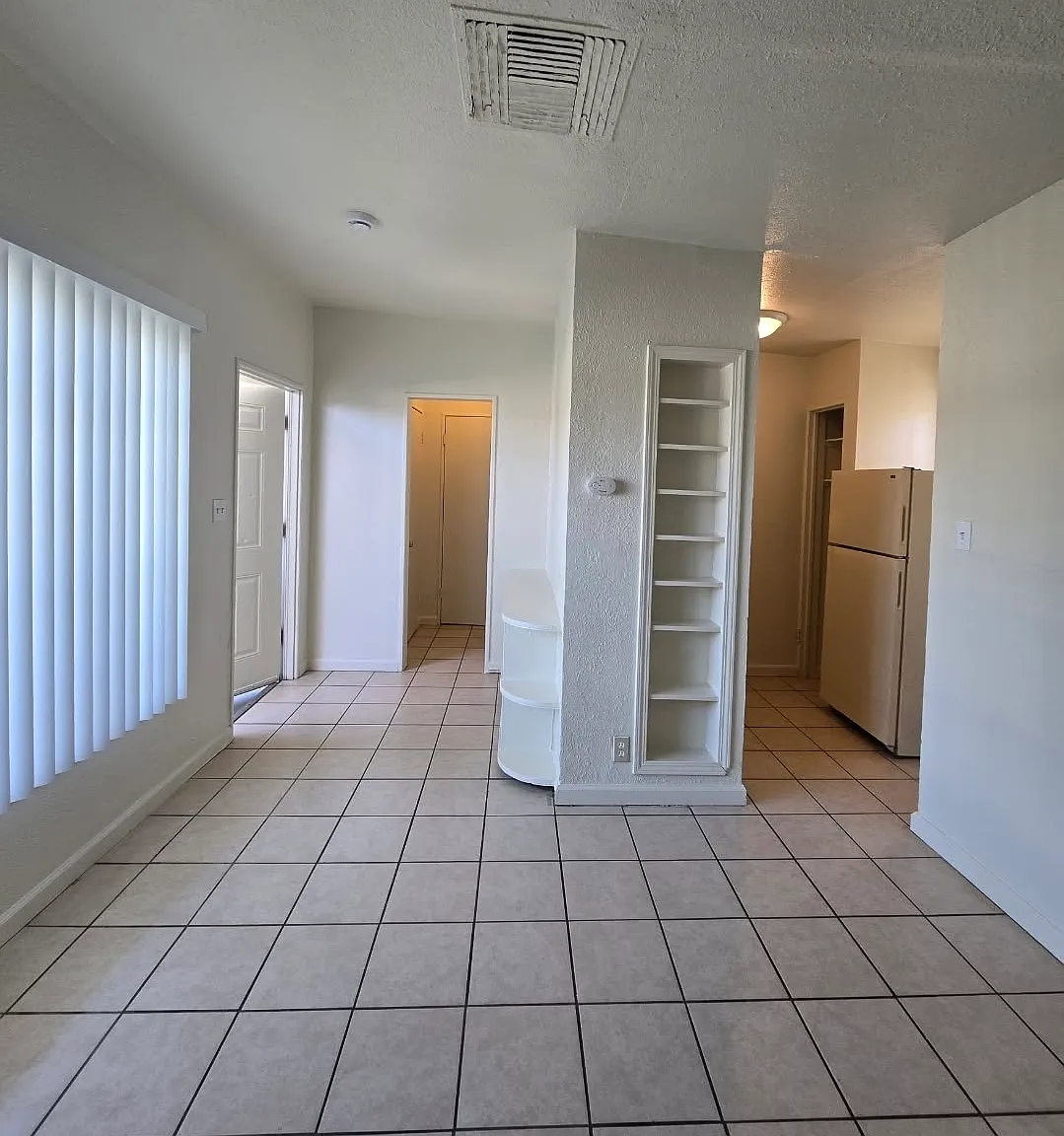 Studio, $895 — Photo 4