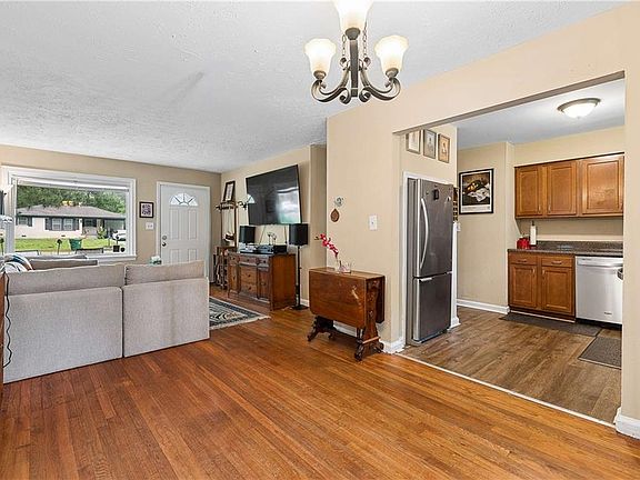 4th image of 2089 Barbara Ln