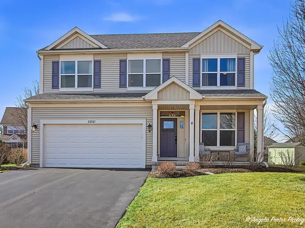 3201 Christopher Ct, McHenry, IL 60051