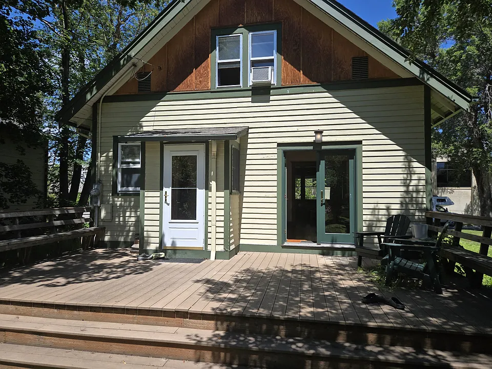 422 W Babcock St