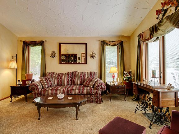 3rd image of 1256 Terrace Dr