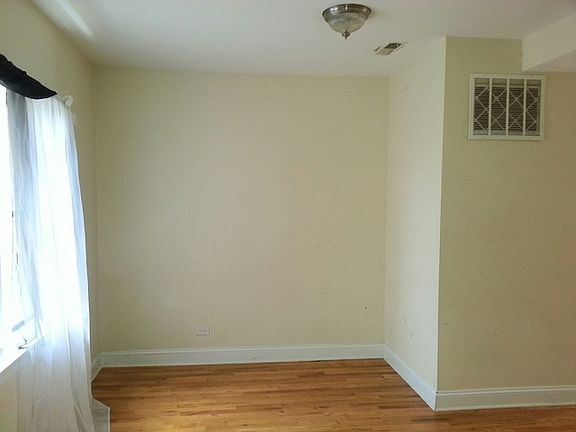 4th image of 6319 N Sacramento Ave APT 2W