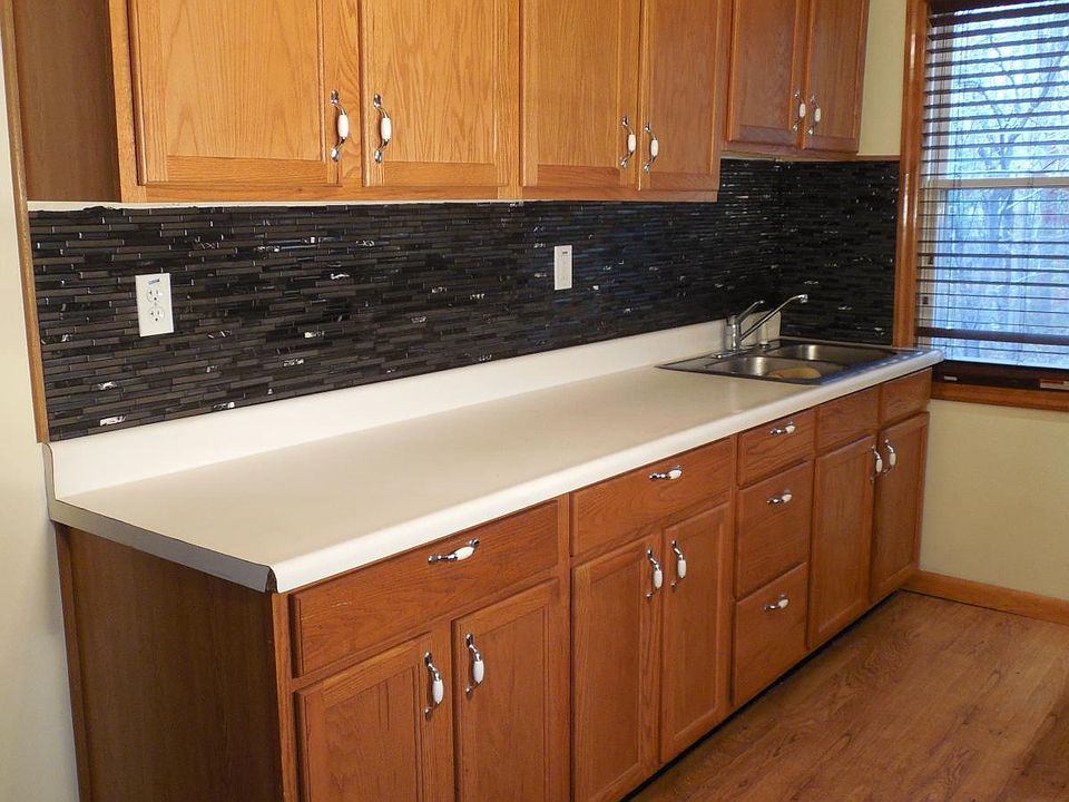 kitchen, blind open